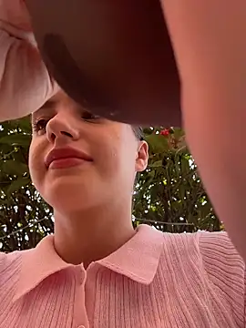 MiaTee online show from 04-05-26, 01:56