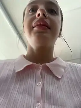 MiaTee online show from 04-12-26, 02:04