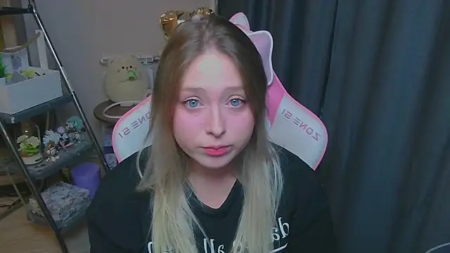 Emiliaaah online show from 02-04-26, 05:08