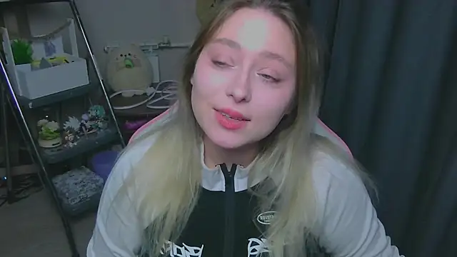 Emiliaaah online show from 02-03-26, 01:49