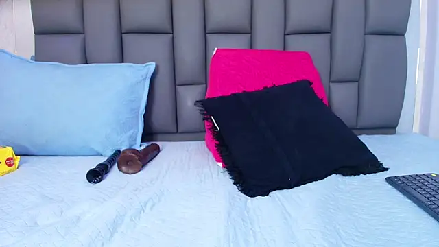 melany roberts  online show from 04-08-26, 03:08