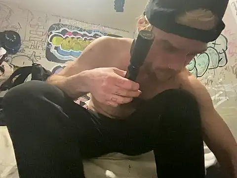 Snapshot of gothboiplzty chatting on 05-07-26, 03:33 gothboiplzty online show from 05-07-26, 03:33