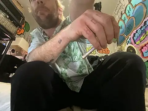 Snapshot of gothboiplzty chatting on 05-11-26, 04:59 gothboiplzty online show from 05-11-26, 04:59