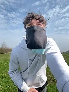 Snapshot of leoooooo88888 chatting on 03-20-26, 10:27 leoooooo88888 online show from 03-20-26, 10:27