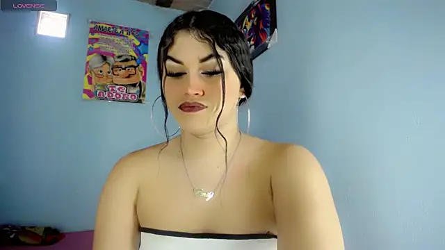 Snapshot of EmilyHornys chatting on 03-03-26, 01:29 EmilyHornys online show from 03-03-26, 01:29