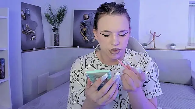 Snapshot of Madison_dolly chatting on 02-03-26, 02:53 Madison dolly online show from 02-03-26, 02:53