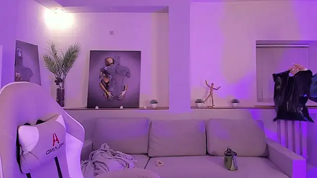 Snapshot of Madison_dolly chatting on 02-15-26, 02:01 Madison dolly online show from 02-15-26, 02:01