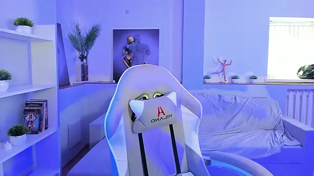 Madison dolly online show from 04-04-26, 08:43