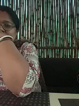 hornymommy999 online show from 02-05-26, 12:01