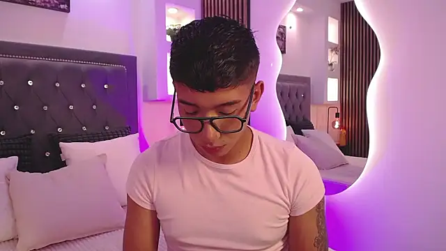 Snapshot of Fancy_Vixen chatting on 02-25-26, 03:18 Fancy Vixen online show from 02-25-26, 03:18