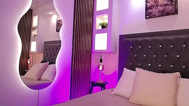 Snapshot of Fancy_Vixen chatting on 02-18-26, 03:26 Fancy Vixen online show from 02-18-26, 03:26