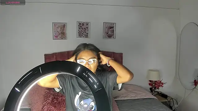 luna velveth online show from 04-18-26, 10:39