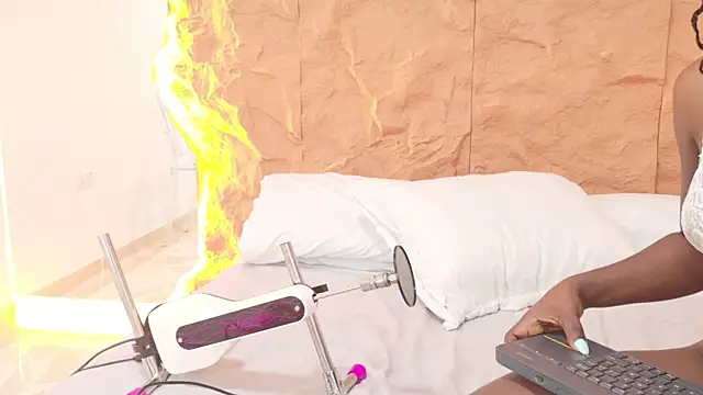 Nahomi Williams  online show from 04-04-26, 12:23