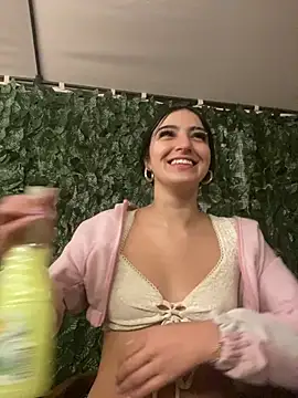 Snapshot of Valery_pink18 chatting on 02-22-26, 02:36 Valery pink18 online show from 02-22-26, 02:36