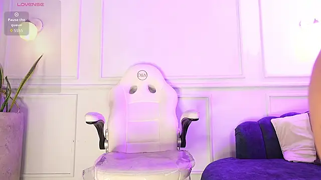 Lia Velez  online show from 03-27-26, 03:37