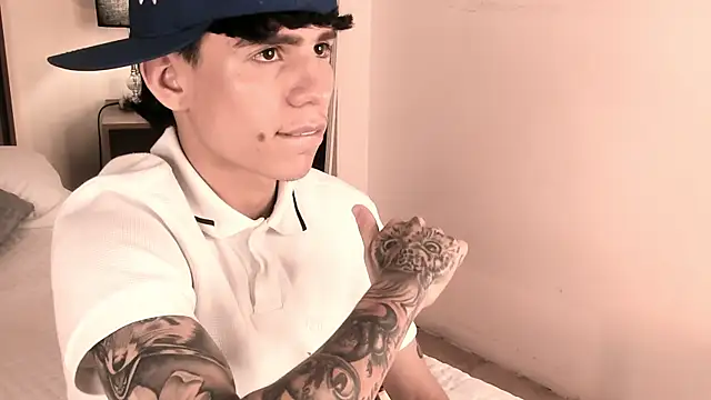 Snapshot of Angel_eros_ chatting on 03-02-26, 05:19 Angel eros online show from 03-02-26, 05:19