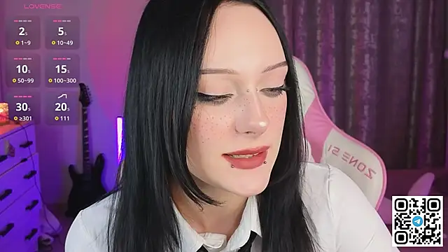 Snapshot of amyfallinlove chatting on 02-23-26, 03:01 amyfallinlove online show from 02-23-26, 03:01