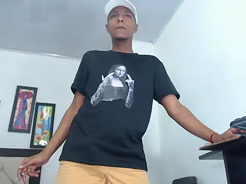 Snapshot of hotboyluxe chatting on 02-06-26, 03:02 hotboyluxe online show from 02-06-26, 03:02