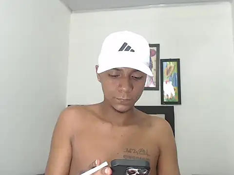 Snapshot of hotboyluxe chatting on 02-28-26, 03:06 hotboyluxe online show from 02-28-26, 03:06