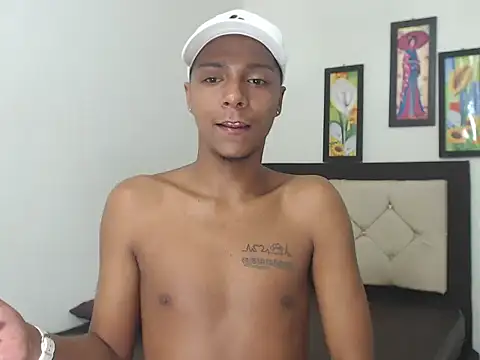 Snapshot of hotboyluxe chatting on 02-25-26, 05:57 hotboyluxe online show from 02-25-26, 05:57