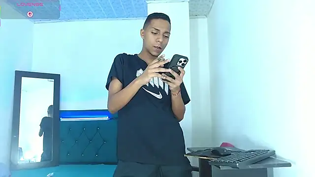 hotboyluxe online show from 06-25-26, 05:34
