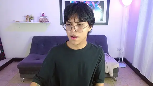 Snapshot of Maecum18 chatting on 02-19-26, 08:39 Maecum18 online show from 02-19-26, 08:39