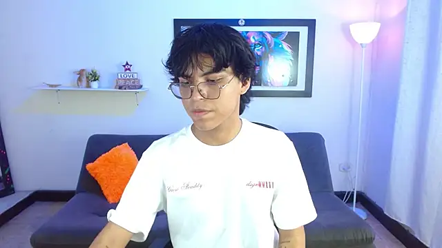 Snapshot of Maecum18 chatting on 02-11-26, 08:52 Maecum18 online show from 02-11-26, 08:52