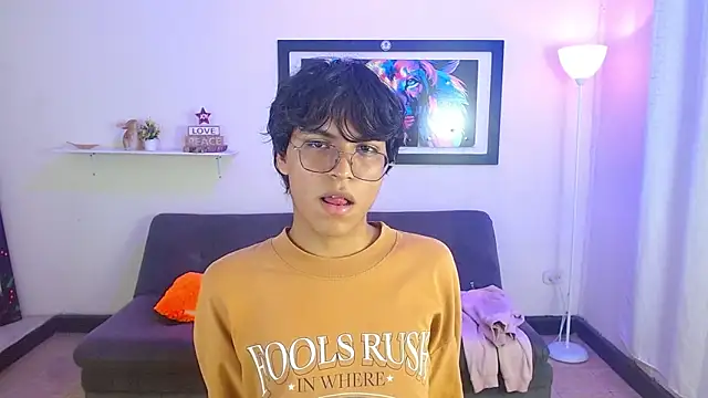 Snapshot of Maecum18 chatting on 02-23-26, 09:26 Maecum18 online show from 02-23-26, 09:26