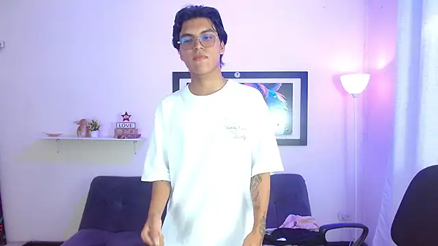 Snapshot of Maecum18 chatting on 02-27-26, 09:03 Maecum18 online show from 02-27-26, 09:03