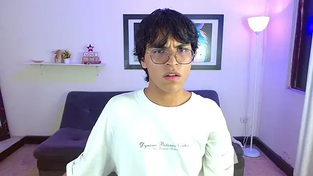 Snapshot of Maecum18 chatting on 02-17-26, 08:50 Maecum18 online show from 02-17-26, 08:50