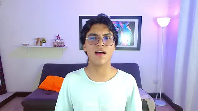 Snapshot of Maecum18 chatting on 02-16-26, 08:40 Maecum18 online show from 02-16-26, 08:40