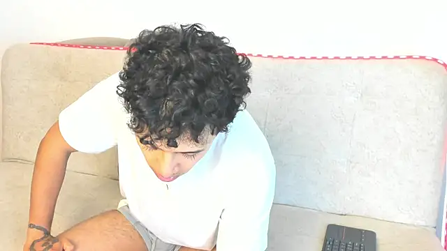 Snapshot of _Alex_Colton chatting on 04-21-26, 02:51 Alex Colton online show from 04-21-26, 02:51