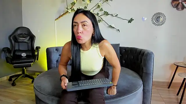 Mia Davis   online show from 07-07-26, 11:58