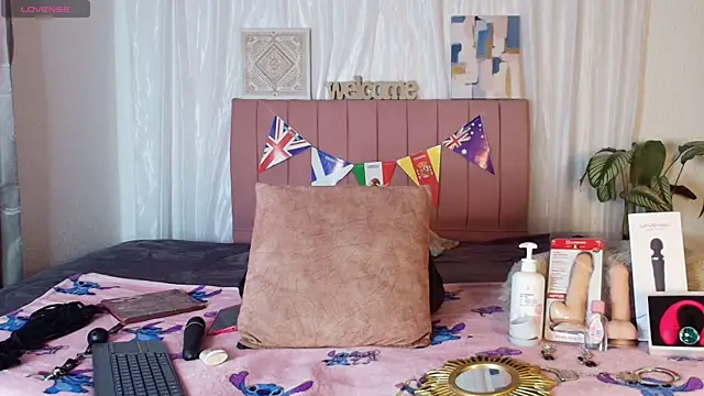 Petite pepper online show from 07-17-26, 08:50
