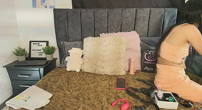 Snapshot of Petite_pepper chatting on 02-26-26, 07:47 Petite pepper online show from 02-26-26, 07:47