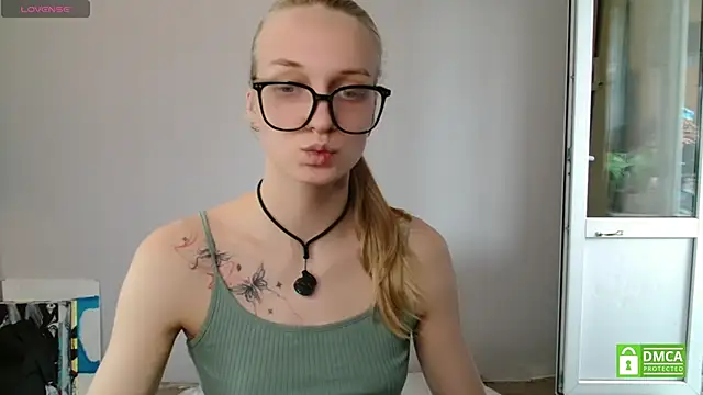 Snapshot of Alex-wer chatting on 05-29-26, 09:48 Alex-wer online show from 05-29-26, 09:48