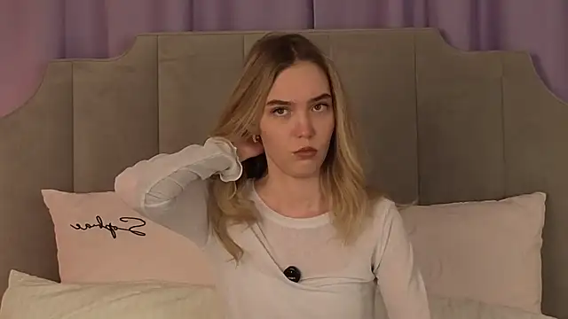 NikkiRyx online show from 04-15-26, 03:49