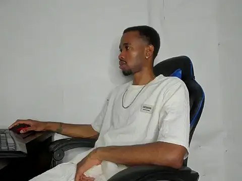 Snapshot of Kofi_exotic_2 chatting on 05-27-26, 11:56 Kofi exotic 2 online show from 05-27-26, 11:56