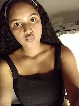 Snapshot of LiaRose- chatting on 05-11-26, 12:23 LiaRose- online show from 05-11-26, 12:23