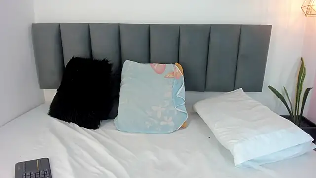 sam doll  online show from 05-16-26, 07:35