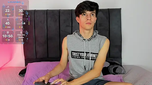 Snapshot of axxxel_twink chatting on 04-21-26, 01:42 axxxel twink online show from 04-21-26, 01:42