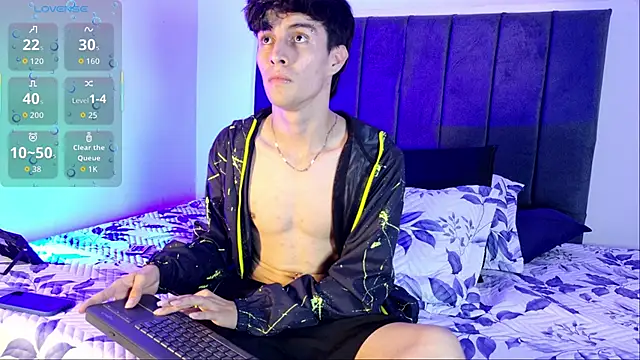 Snapshot of axxxel_twink chatting on 06-08-26, 03:07 axxxel twink online show from 06-08-26, 03:07