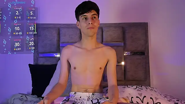 Snapshot of axxxel_twink chatting on 05-07-26, 03:11 axxxel twink online show from 05-07-26, 03:11