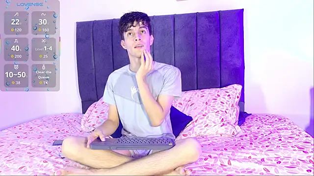 Snapshot of axxxel_twink chatting on 05-29-26, 03:23 axxxel twink online show from 05-29-26, 03:23