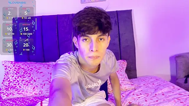 Snapshot of axxxel_twink chatting on 05-25-26, 02:44 axxxel twink online show from 05-25-26, 02:44