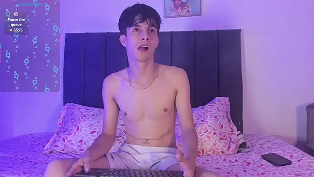 Snapshot of axxxel_twink chatting on 05-22-26, 02:31 axxxel twink online show from 05-22-26, 02:31