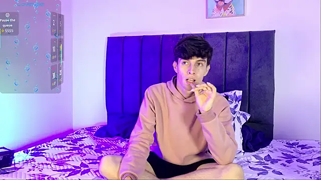 Snapshot of axxxel_twink chatting on 06-07-26, 02:50 axxxel twink online show from 06-07-26, 02:50
