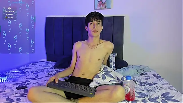 Snapshot of axxxel_twink chatting on 06-09-26, 03:29 axxxel twink online show from 06-09-26, 03:29