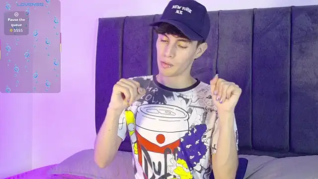 Snapshot of axxxel_twink chatting on 05-19-26, 02:51 axxxel twink online show from 05-19-26, 02:51