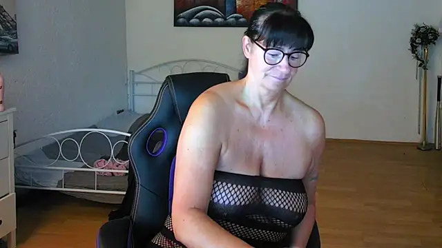 Sylly online show from 05-18-26, 06:07